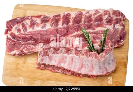Raw Pork Baby Back Ribs Auf Dem Schneidbrett. Rohes Schweinefleisch Spare Ribs oder Bauch. Draufsicht Stockfoto