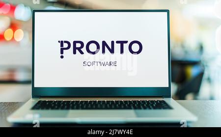 POZNAN, POL – 8. DEZEMBER 2021: Laptop-Computer mit Logo von Pronto Software, einem australischen Softwareanbieter für Enterprise Resource Planning Stockfoto