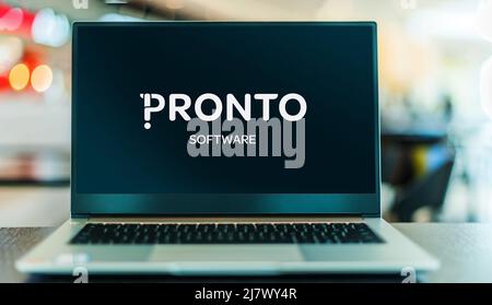 POZNAN, POL – 8. DEZEMBER 2021: Laptop-Computer mit Logo von Pronto Software, einem australischen Softwareanbieter für Enterprise Resource Planning Stockfoto