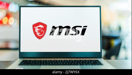 POZNAN, POL – 05. FEBRUAR 2022: Laptop-Computer mit Logo von Micro-Star International, einem multinationalen taiwanesischen IT-Unternehmen Stockfoto