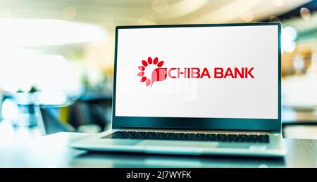 POZNAN, POL - Okt 13, 2021: Laptop-Computer mit Logo der Chiba Bank, Ltd., der größten Bank in der Präfektur Chiba, Japan Stockfoto