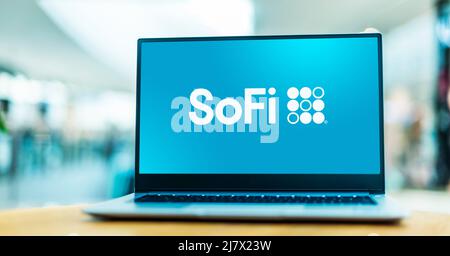 POZNAN, POL - OCT 13, 2021: Laptop-Computer mit Logo von Social Finance, Inc., einem amerikanischen Online-Finanzunternehmen Stockfoto