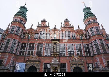 Die beeindruckende Fassade des Großen Rüstungshauses, ein schönes architektonisches Beispiel der Renaissance-Bewegung in Gdańsk Stockfoto