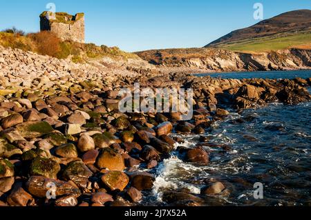 Minard Castle Ruine auf der Dingle Peninsula Panoramastraße im Südwesten Irlands. Stockfoto