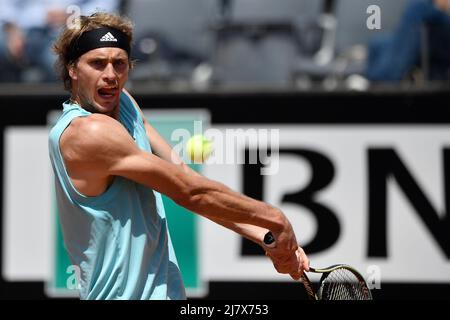 Rom, Italien. 11.. Mai 2022. Alexander Zverev aus Deutschland kehrt am 11.. Mai 2022 beim Internazionali BNL D'Italia Tennisturnier im Foro Italico in Rom, Italien, zu Sebastian Baez aus Argentinien zurück. Foto Antonietta Baldassarre/Insidefoto Kredit: Insidefoto srl/Alamy Live News Stockfoto
