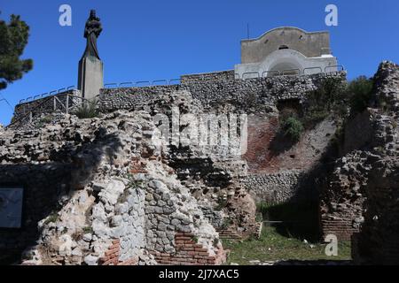 Capri - Santa Maria del Soccorso dai ruderi di Villa Jovis Stockfoto