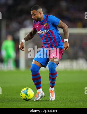 Memphis Depay vom FC Barcelona kontrolliert den Ball während des La Liga-Spiels zwischen dem FC Barcelona und RC Celta, das am 10. Mai 2022 im Camp Nou Stadium in Barcelona, Spanien, gespielt wurde. (Foto von Sergio Ruiz / PRESSINPHOTO) Stockfoto