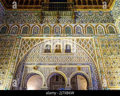 Salon de Embajadores (Botschaftersaal) im Palacio del Rey Don Pedro (Palast von König Don Pedro) - Real Alcazar - Sevilla, Spanien Stockfoto