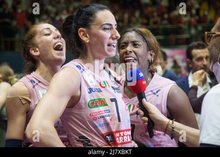 Arena di Monza, Monza, Italien, 10. Mai 2022, Happiness of FOLIE RAPHAELA, DE KRUIJF ROBIN und SYLLA MYRIAM (Imoco Conegliano) during Play Off - Ver Stockfoto