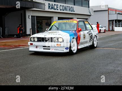 David und Rory Cuff, Qualifying There 1989, White, BMW E30 M3, für die Adrian Flux Trophy für die MRL Historic Touring Car Challenge Stockfoto