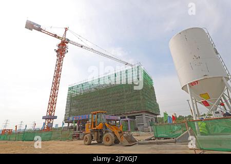 Shenyang, Chinas Provinz Liaoning. 29. April 2022. Die Baustelle eines Zentrums für künstliche Intelligenz befindet sich in Shenyang, nordöstlich der chinesischen Provinz Liaoning, 29. April 2022. Quelle: Yang Qing/Xinhua/Alamy Live News Stockfoto