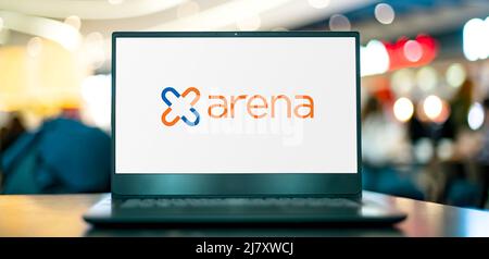 POZNAN, POL – 25. FEB 2022: Laptop-Computer mit Logo der Arena-Datenverwaltungsplattform, dem Flaggschiff-Produkt von Zaloni Stockfoto