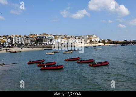 St Ives Harbour mit Selbstfahrer-Bootsverleih Cornwall England großbritannien Stockfoto