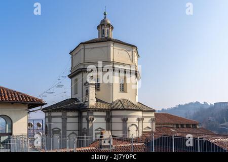 Blick auf die Kuppel der Kirche Santa Maria al Monte dei Cappuccini, in Turin, Piemont, Norditalien Stockfoto