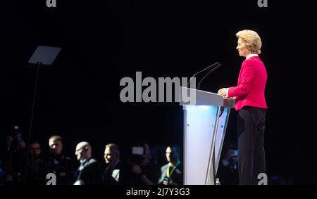 Zagreb, Kroatien. 20.. November 2019. Ursula von der Leyen, die erste weibliche Präsidentin der Europäischen Kommission, die während des EVP-Kongresses in Zagreb gesehen wurde. Ursula Gertrud von der Leyen ist eine deutsche und EU-Politikerin, die seit dem 1. Dezember 2019 Präsidentin der Europäischen Kommission ist. Von 2005 bis 2019 war sie in der deutschen Bundesregierung tätig und bekleidete nacheinander Positionen im Kabinett von Angela Merkel, zuletzt als Verteidigungsministerin. Von der Leyen ist Mitglied der Mitte-Rechts-Christlich-Demokratischen Union (CDU) und ihres EU-Pendants, der Europäischen Volkspartei (Foto: © M Stockfoto