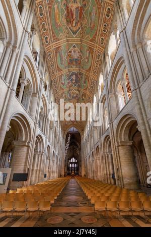 Das Kirchenschiff der Ely Cathedral mit Henry Styleman Le Strange & Thomas Gambier Parry's bemalter Decke mit Szenen aus dem Alten und Neuen Testament Stockfoto