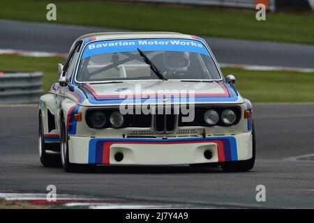 Daniel Reinhardt, Dominique Reinhardt, BMW 3 Liter CSL, Ein einstündiges Rennen mit der Option eines zweiten Fahrers in kultigen Limousinen und Tourenwagen-Rennern Stockfoto