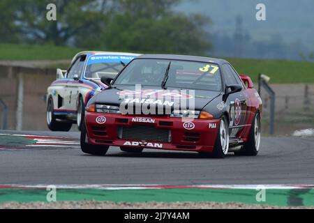 Simon Garrad, Nissan Skyline R32, Ein einstündiges Rennen mit der Option eines zweiten Fahrers in kultigen Limousinen und Tourenwagen-Rennern, die ab dem 1 antraten Stockfoto