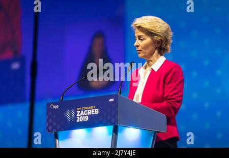 Zagreb, Kroatien. 20.. November 2019. Ursula von der Leyen, die erste weibliche Präsidentin der Europäischen Kommission, die während des EVP-Kongresses in Zagreb gesehen wurde. Ursula Gertrud von der Leyen ist eine deutsche und EU-Politikerin, die seit dem 1. Dezember 2019 Präsidentin der Europäischen Kommission ist. Von 2005 bis 2019 war sie in der deutschen Bundesregierung tätig und bekleidete nacheinander Positionen im Kabinett von Angela Merkel, zuletzt als Verteidigungsministerin. Von der Leyen ist Mitglied der Mitte-Rechts-Christlich-Demokratischen Union (CDU) und ihres EU-Pendants, der Europäischen Volkspartei (Foto: © M Stockfoto