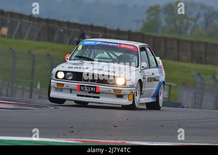 Darren Fielding, BMW E30 M3, Ein einstündiges Rennen mit der Option eines zweiten Fahrers in kultigen Limousinen und Tourenwagen-Rennern, die in den 1970er Jahren an den Start gingen Stockfoto