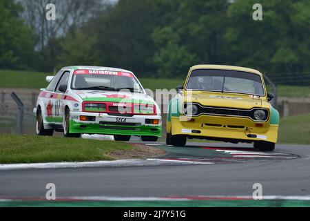 Nick Whale, Ian Guest, Ford Escort RS 1600, David Tomlin, Ford Sierra RS500, Ein einstündiges Rennen mit der Option eines zweiten Fahrers in kultigen Limousinen und Stockfoto