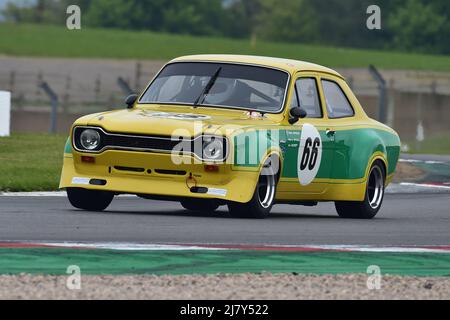 Nick Whale, Ian Guest, Ford Escort RS 1600, Ein einstündiges Rennen mit der Option eines zweiten Fahrers in kultigen Limousinen und Tourenwagen-Rennläufern, die an diesem Rennen teilnahmen Stockfoto