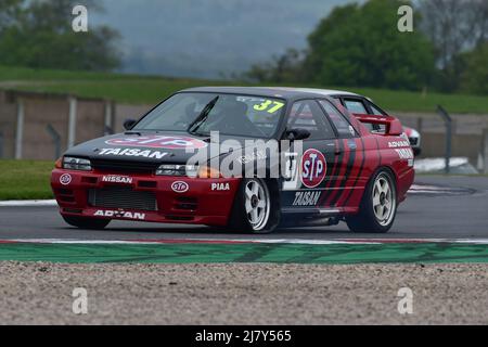 Simon Garrad, Nissan Skyline R32, Ein einstündiges Rennen mit der Option eines zweiten Fahrers in kultigen Limousinen und Tourenwagen-Rennern, die ab dem 1 antraten Stockfoto