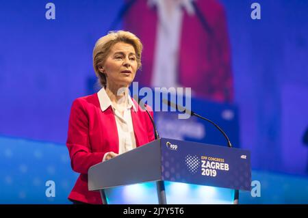 Zagreb, Kroatien. 20.. November 2019. Ursula von der Leyen, die erste weibliche Präsidentin der Europäischen Kommission, die während des EVP-Kongresses in Zagreb gesehen wurde. Ursula Gertrud von der Leyen ist eine deutsche und EU-Politikerin, die seit dem 1. Dezember 2019 Präsidentin der Europäischen Kommission ist. Von 2005 bis 2019 war sie in der deutschen Bundesregierung tätig und bekleidete nacheinander Positionen im Kabinett von Angela Merkel, zuletzt als Verteidigungsministerin. Von der Leyen ist Mitglied der Mitte-Rechts-Christlich-Demokratischen Union (CDU) und ihres EU-Pendants, der Europäischen Volkspartei (Foto: © M Stockfoto