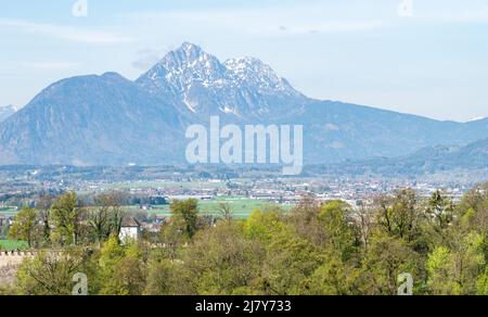Blick auf die Alpen vom Schloss Honensalzburg Stockfoto