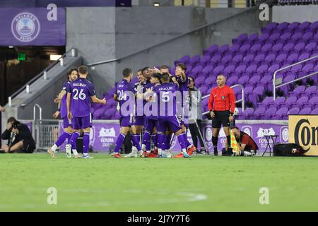 Orlando, FL: Spieler von Orlando City feiern das erste Tor des Spiels von Vorwärts Ercan Kara (9) während der Runde des 32. Spiels der Lamar Hunt U.S. O Stockfoto