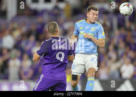 Orlando, FL: Der Verteidiger der Philadelphia Union, Kai Wagner (27), steht in der Runde des 32. Lamar Hunt U.S. Open Cup gegen t an der Spitze des Balls Stockfoto