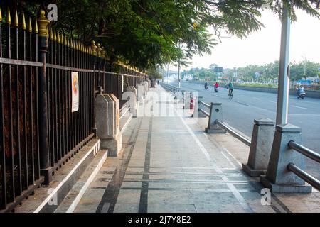 Chennai, Tamil Nadu, Indien - 07 2022. Mai: Promenade am Marina Beach, Chennai, Indien. Esplanade in der Nähe von Marina Beach für Wanderer, Fußgänger, Jogger Stockfoto