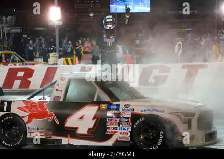 Darlington, SC, USA. 7.. Mai 2022. John Hunter Nemechek gewinnt The Dead on Tools 200 auf dem Darlington Raceway in Darlington, SC. (Bild: © Walter G. Arce Sr./ZUMA Press Wire) Stockfoto