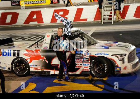 Darlington, SC, USA. 7.. Mai 2022. John Hunter Nemechek gewinnt The Dead on Tools 200 auf dem Darlington Raceway in Darlington, SC. (Bild: © Walter G. Arce Sr./ZUMA Press Wire) Stockfoto