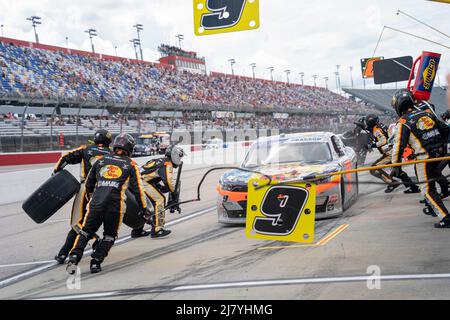 Darlington, SC, USA. 7.. Mai 2022. Noah Gragson Rennen um die Position für den Mahindra ROXOR 200 auf dem Darlington Raceway in Darlington, SC. (Bild: © Walter G. Arce Sr./ZUMA Press Wire) Stockfoto