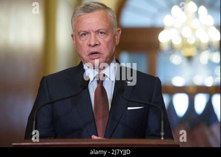 Washington, Usa. 11.. Mai 2022. König Abdullah II. Bin Al-Hussein von Jordanien spricht am Mittwoch, den 11. Mai 2022, während eines Fotoabels mit der Sprecherin des Repräsentantenhauses Nancy Pelosi im US-Kapitol in Washington, DC. Foto von Bonnie Cash/UPI Credit: UPI/Alamy Live News Stockfoto