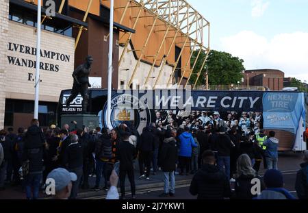 Wolverhampton, England, 11.. Mai 2022. Die Mannschaft von Manchester City kommt zum Premier League-Spiel in Molineux, Wolverhampton. Bildnachweis sollte lauten: Darren Staples / Sportimage Stockfoto