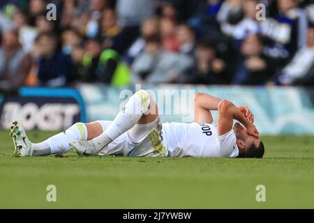 Leeds, Großbritannien. 11.. Mai 2022. Jack Harrisons 22 #Leeds United klopft an und legt in Leeds, Großbritannien, am 5/11/2022 verletzt. (Foto von Mark Cosgrove/News Images/Sipa USA) Quelle: SIPA USA/Alamy Live News Stockfoto