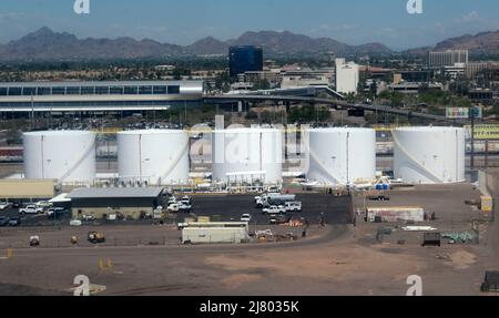 Jet-Kraftstofftanks bei. Phoenix Sky Harbor International Airport in Phoenix, Arizona. Stockfoto