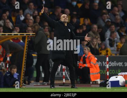 Wolverhampton, England, 11.. Mai 2022. Josep Guardiola Manager von Manchester City während des Spiels in der Premier League in Molineux, Wolverhampton. Bildnachweis sollte lauten: Darren Staples / Sportimage Stockfoto