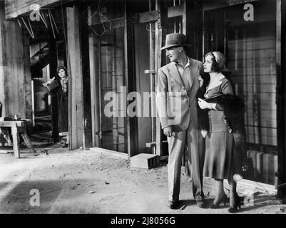 Dorothy Jordan, Paul Lukas, Vivienne Osborne, am Set des Films, „The Beloved Bachelor“, Paramount Pictures, 1931 Stockfoto