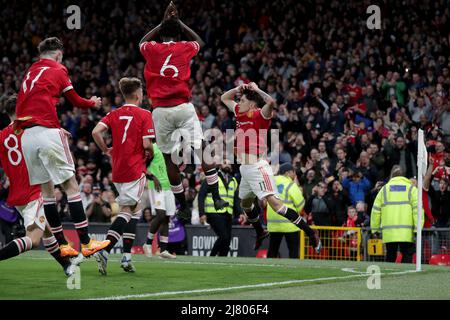 Alejandro Garnacho von Manchester United (rechts) feiert, nachdem er beim Finale des FA Youth Cup in Old Trafford, Manchester, das zweite Tor seiner Spielmannschaft vom Strafpunkt aus erzielt hat. Bilddatum: Mittwoch, 11. Mai 2022. Stockfoto