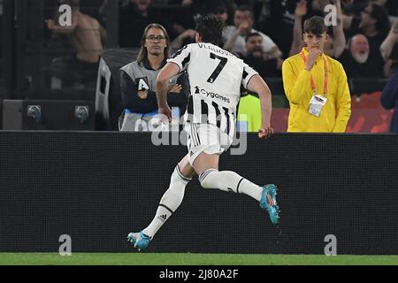 Stadio Olimpico, Rom, Italien. 11.. Mai 2022. Coppa Italia Fußballfinale, Juventus gegen Inter Mailand; Dusan Vlahovic von Juventus feiert nach dem Tor für 2-1 in der 52.-minütigen Zeit Kredit: Action Plus Sports/Alamy Live News Stockfoto