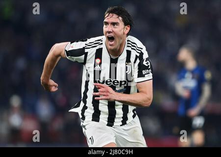 Rom, Italien - 11. Mai 2022, Dusan Vlahovic aus Juventus feiert nach einem Treffer von 1-2 beim italienischen Pokal das letzte Fußballspiel zwischen Juventus FC und FC Internazionale am 11. Mai 2022 im Stadio Olimpico in Rom, Italien - Foto: Federico Proietti/DPPI/LiveMedia Stockfoto