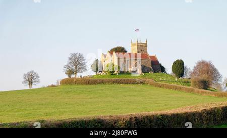 Early Spring Sun on St Arilda's Church, Oldbury-on-Severn, Berkeley Val, Gloucestershire, Großbritannien Stockfoto