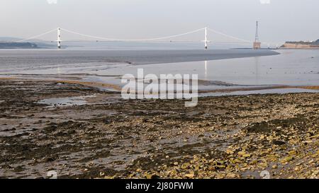 Späte Sonne auf der Severn Bridge von der New Passage aus, South Gloucestershire; Großbritannien Stockfoto