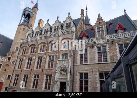 Gruuthuse Museum in Brügge, Belgien an einem sonnigen Tag mit freiem Blick auf die mittelalterliche Architektur Stockfoto