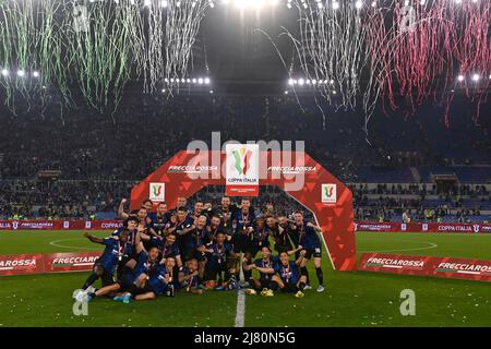 Roma, Italien. 11.. Mai 2022. Inter-Spieler feiern den Sieg am Ende des Italien-Cup-Finalspiels zwischen dem FC Juventus und dem FC Internazionale am 11.. Mai 2022 im Olimpico-Stadion in Rom (Italien). Foto Andrea Staccioli/Insidefoto Kredit: Insidefoto srl/Alamy Live News Stockfoto