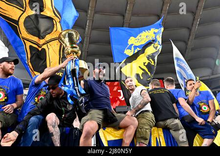Roma, Italien. 11.. Mai 2022. Die Fans von Inter feiern den Sieg am Ende des Fußballfinals des FC Juventus und des FC Internazionale im Olimpico-Stadion in Rom (Italien) am 11.. Mai 2022. Foto Andrea Staccioli/Insidefoto Kredit: Insidefoto srl/Alamy Live News Stockfoto