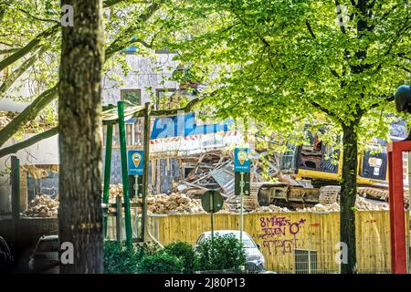 Das Kunstwerk 'Lindener Butjer' der Bildhauerin Ulrike Enders an der Stephanusstraße Umgezogen. Stockfoto